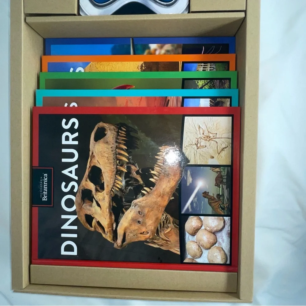 BNIB Encyclopedia Britannica Virtual Reality Exploration Set
